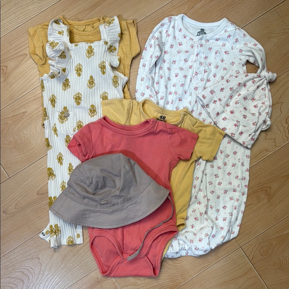 Baby Girl Bundle Jessica Simpson Overalls Gap Sleep Gown, H&M Bodysuits & Hat 9M